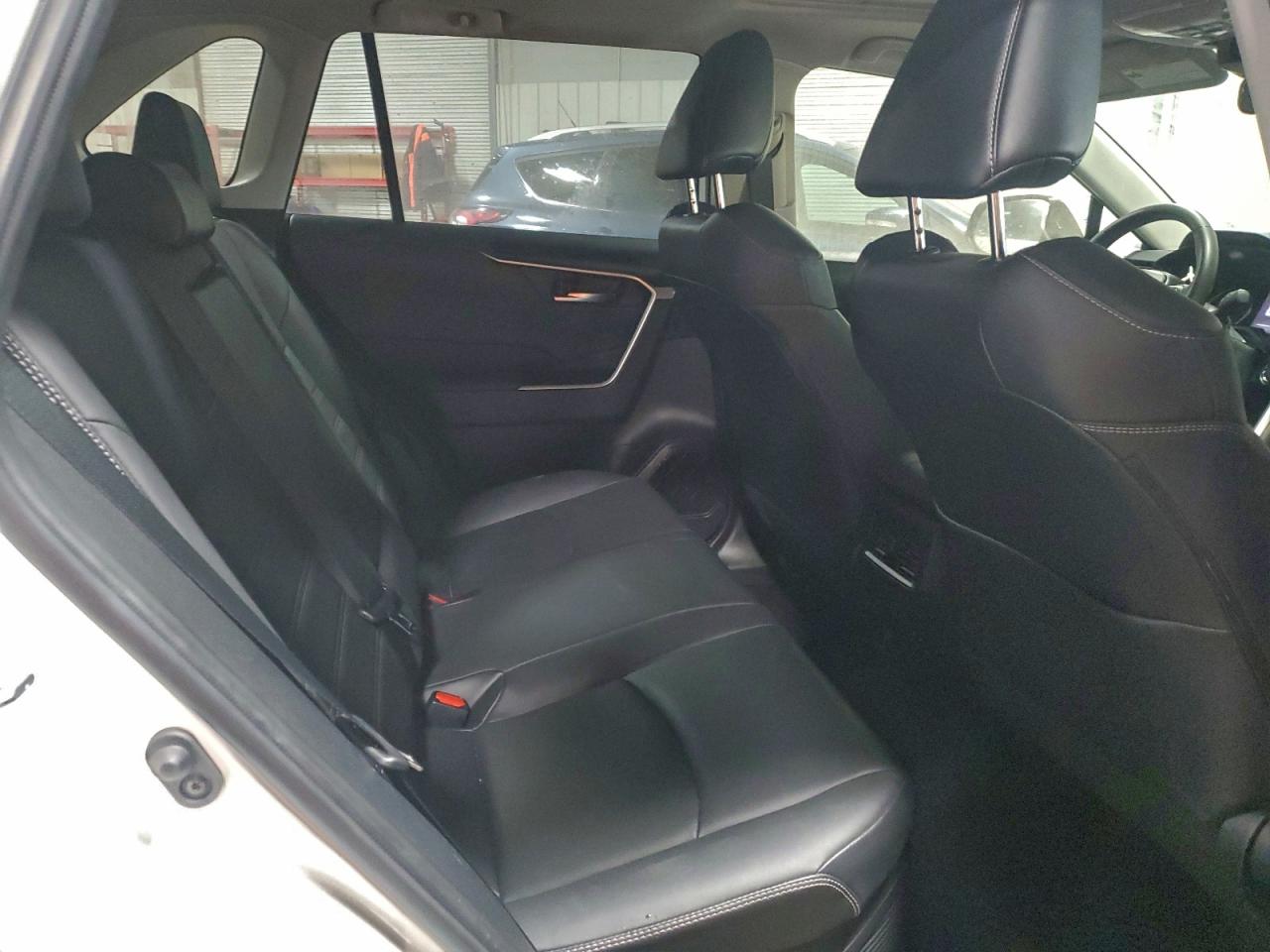 2022 TOYOTA RAV4 XLE PREMIUM photo 31