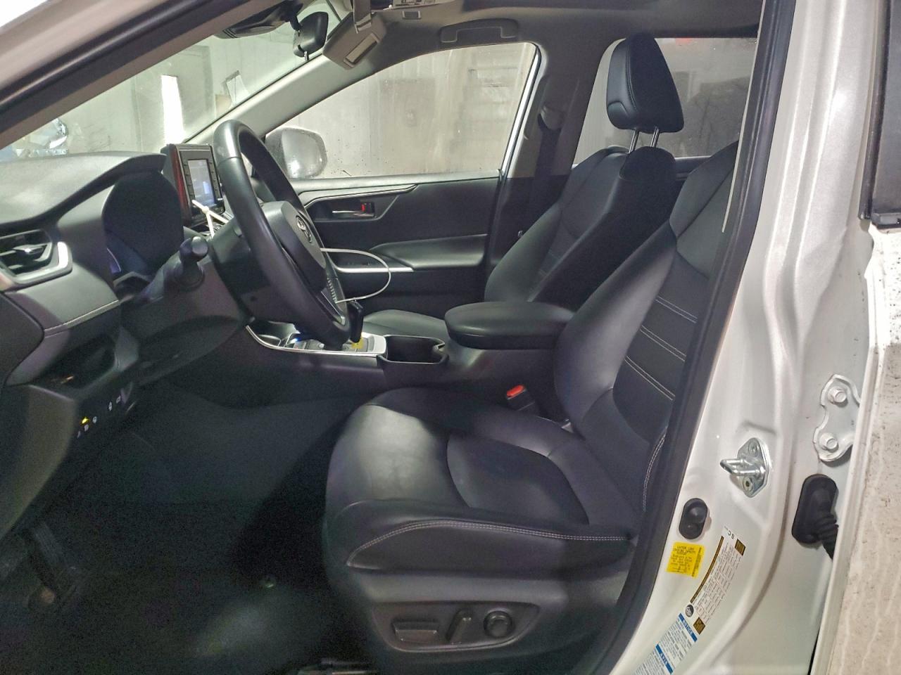 2022 TOYOTA RAV4 XLE PREMIUM photo 19
