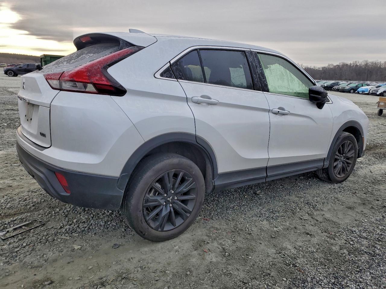 2024 MITSUBISHI ECLIPSE CROSS LE photo 5