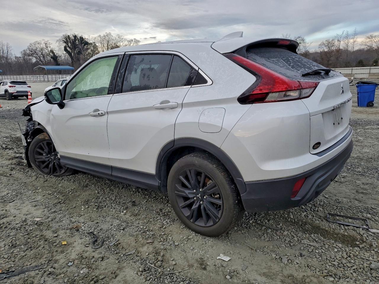 2024 MITSUBISHI ECLIPSE CROSS LE photo 3