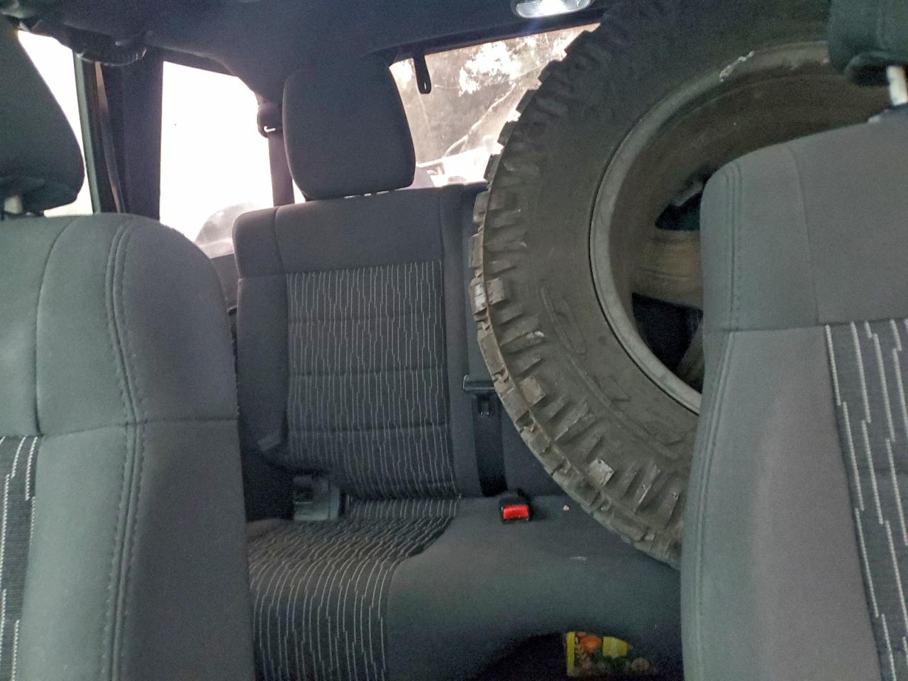 2012 JEEP WRANGLER UNLIMITED SAHARA photo 10