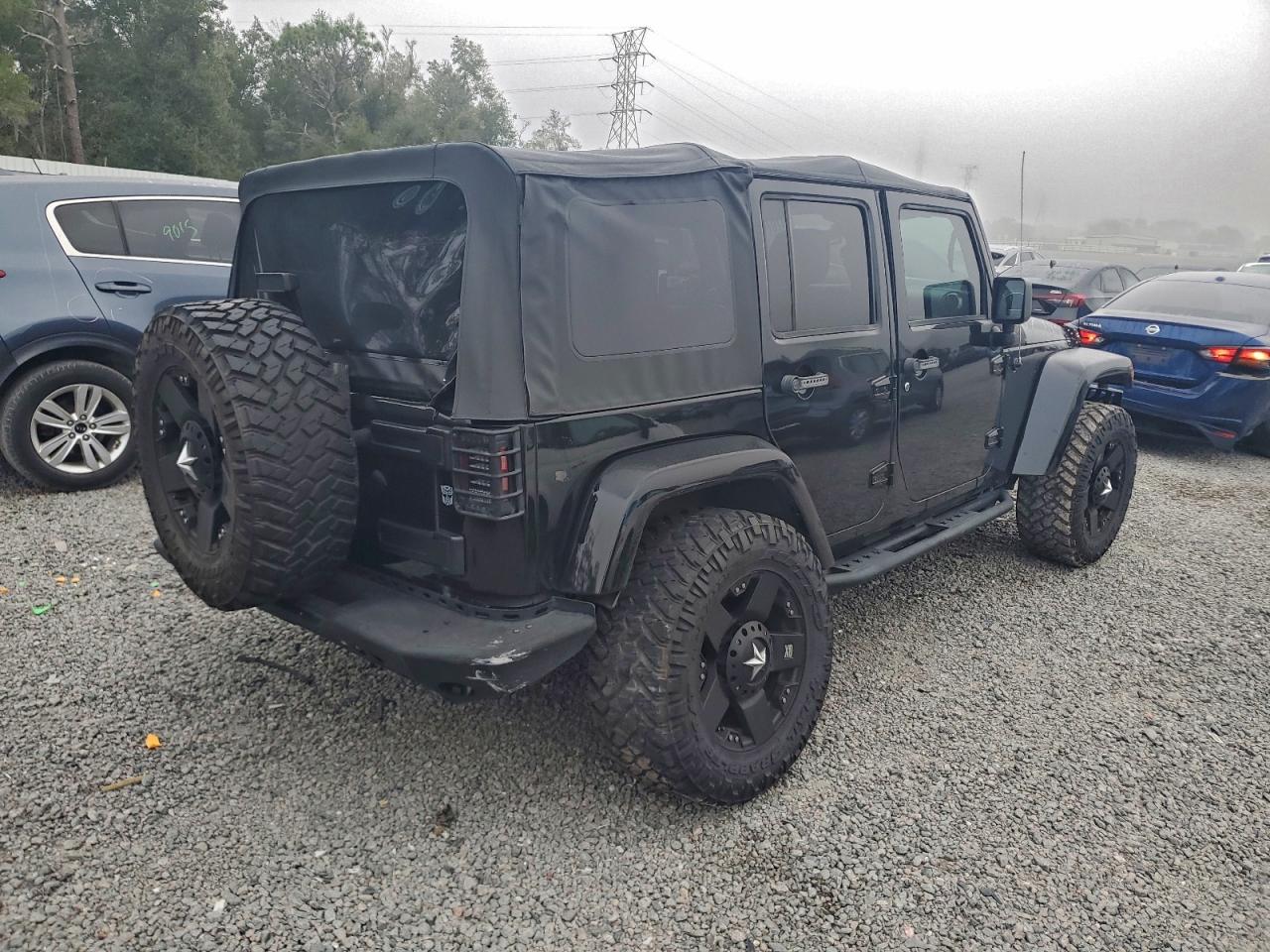 2012 JEEP WRANGLER UNLIMITED SAHARA photo 3