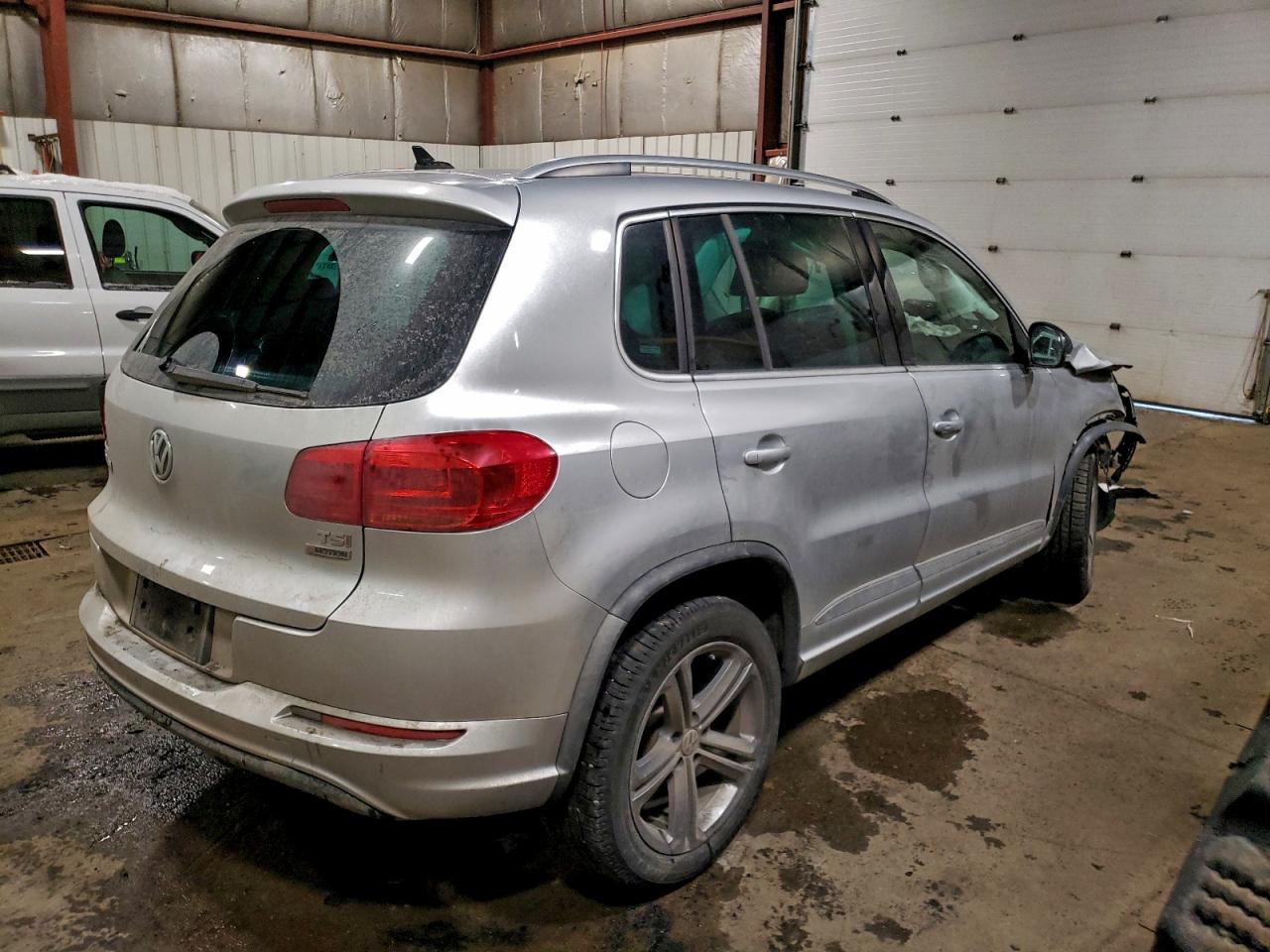 2017 VOLKSWAGEN TIGUAN SPORT photo 3