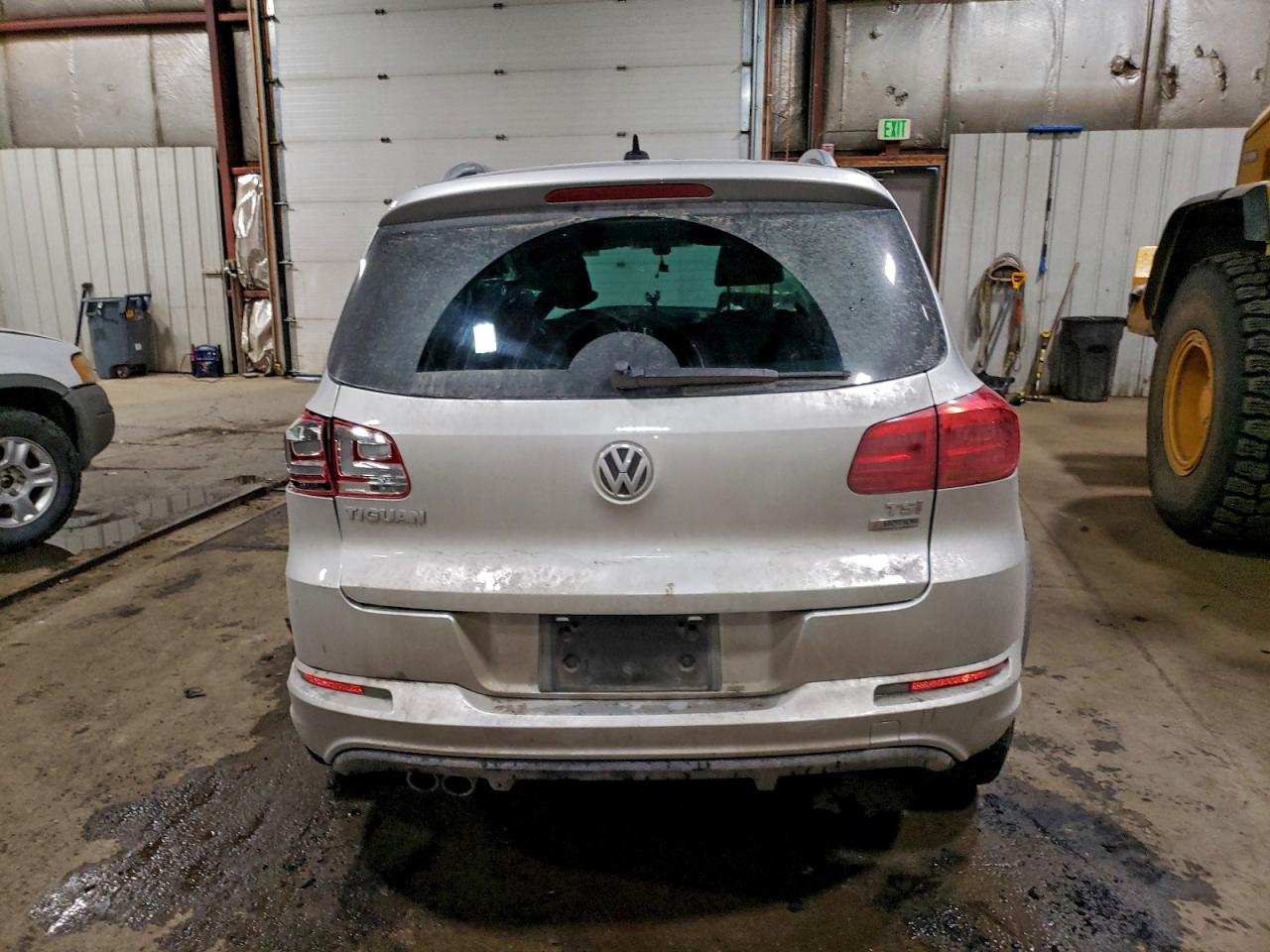 2017 VOLKSWAGEN TIGUAN SPORT photo 6