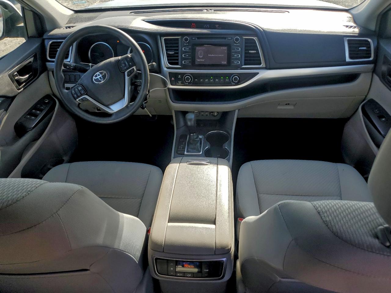 2019 TOYOTA HIGHLANDER LE photo 15