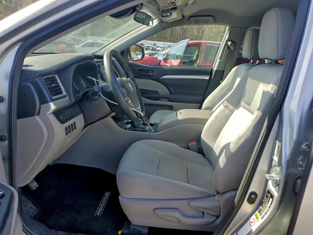 2019 TOYOTA HIGHLANDER LE photo 13