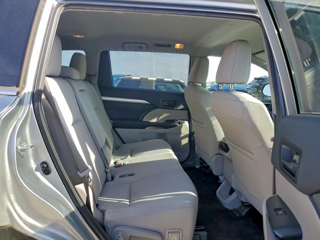 2019 TOYOTA HIGHLANDER LE photo 21