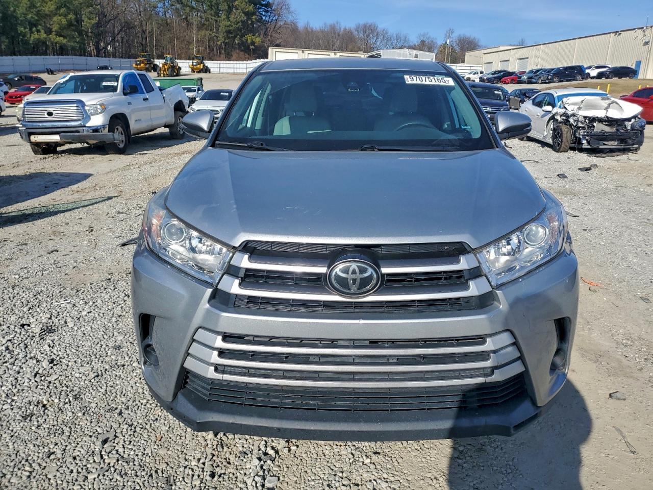 2019 TOYOTA HIGHLANDER LE photo 9
