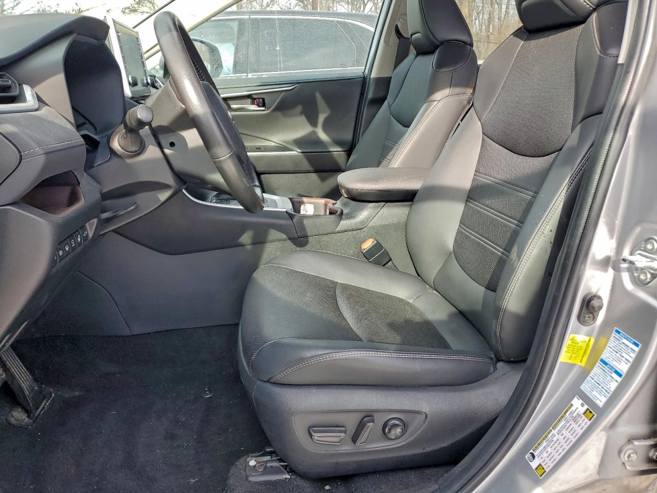 2022 TOYOTA RAV4 LIMITED photo 13