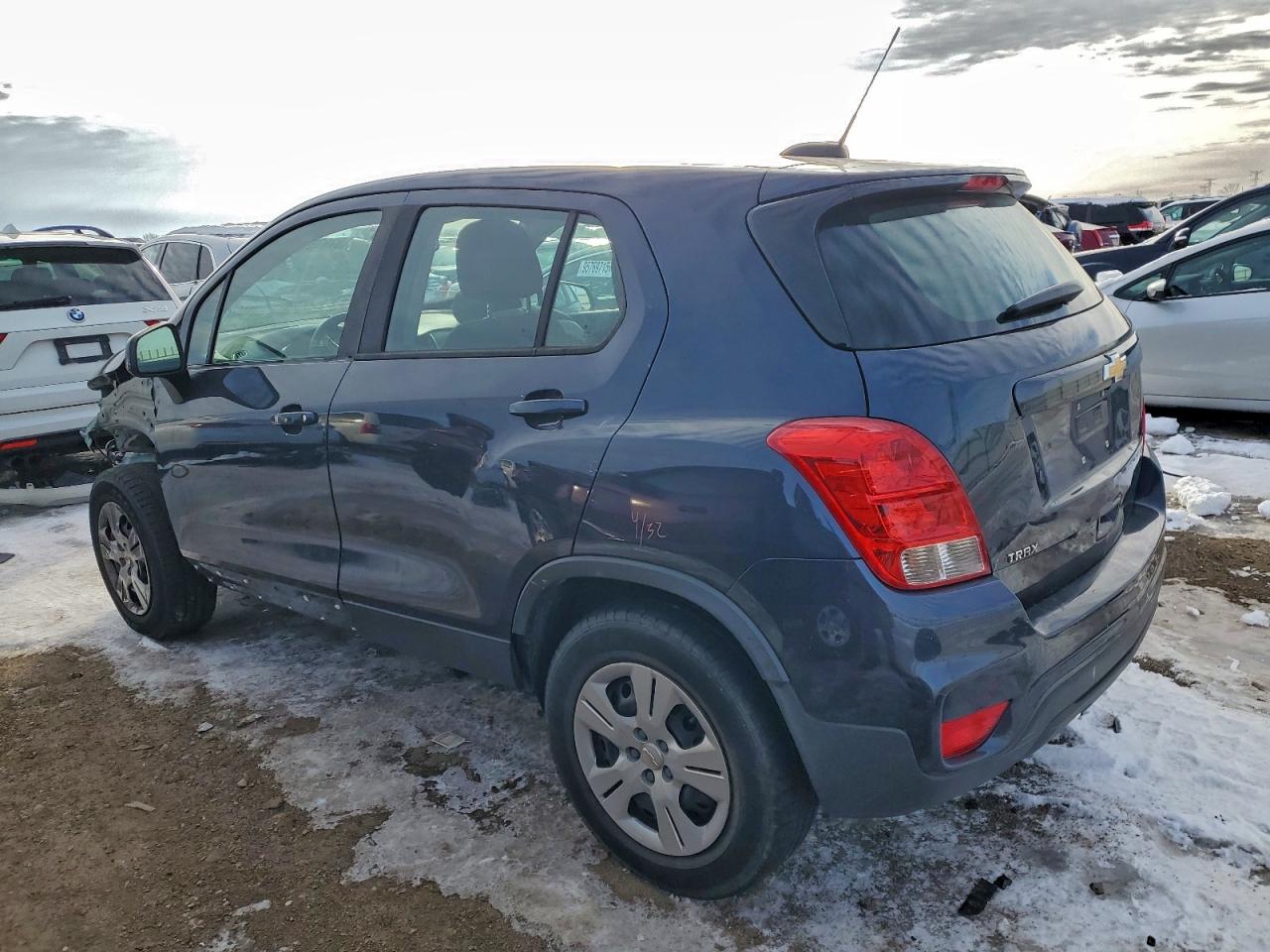 2018 CHEVROLET TRAX LS photo 4