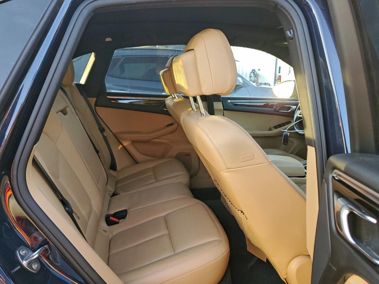 2018 PORSCHE MACAN photo 11