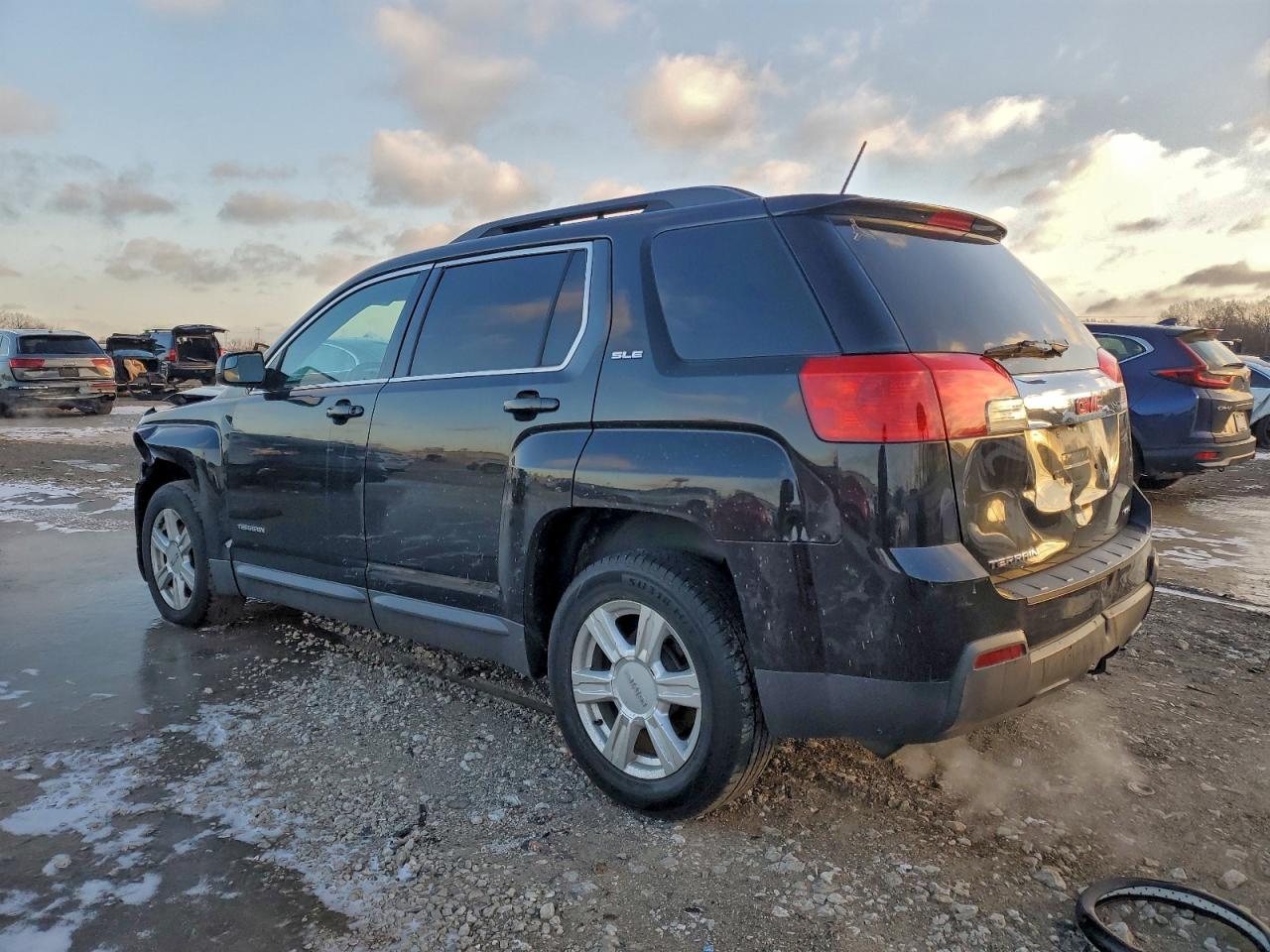 2015 GMC TERRAIN SLE photo 3