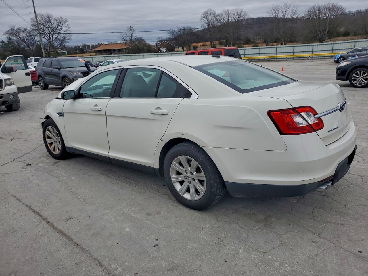 2012 FORD TAURUS SE photo 4