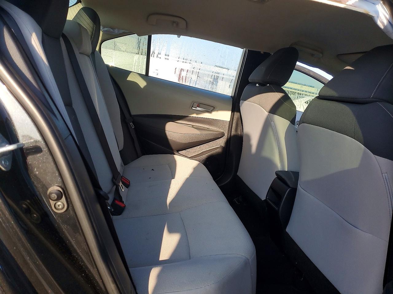 2021 TOYOTA COROLLA LE photo 10