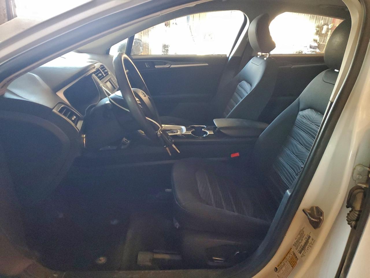 2016 FORD FUSION SE photo 19