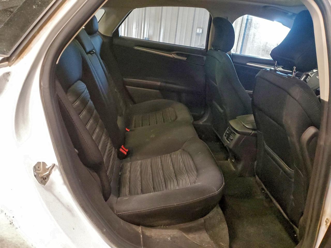 2016 FORD FUSION SE photo 28
