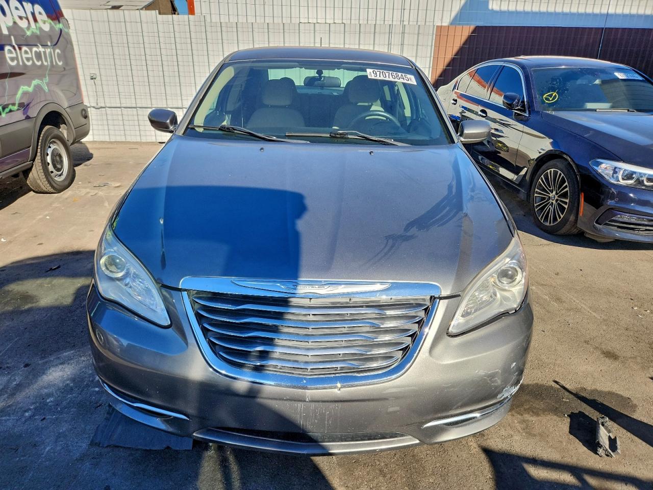 2013 CHRYSLER 200 LX photo 9