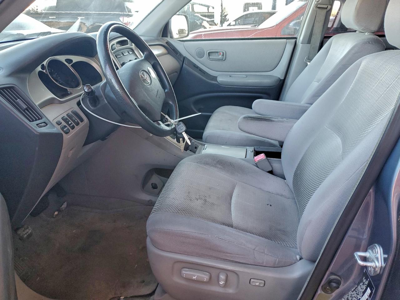 2004 TOYOTA HIGHLANDER BASE photo 7