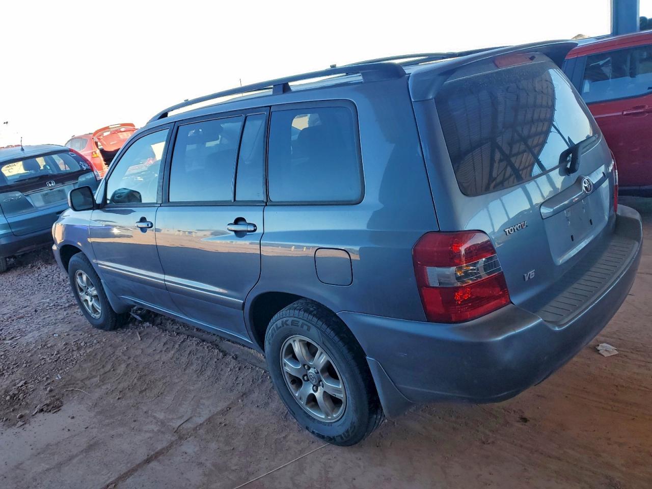 2004 TOYOTA HIGHLANDER BASE photo 2