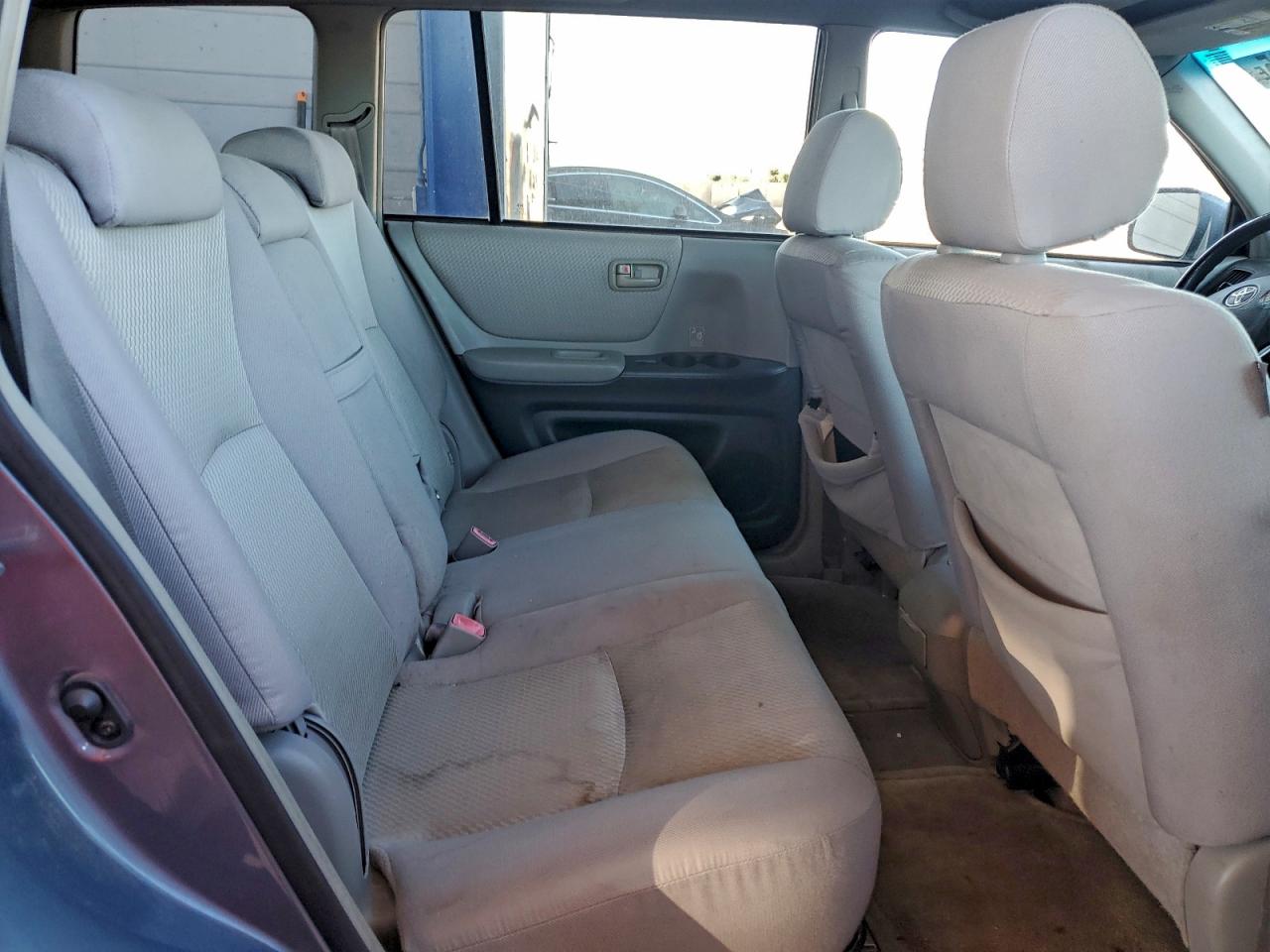 2004 TOYOTA HIGHLANDER BASE photo 11