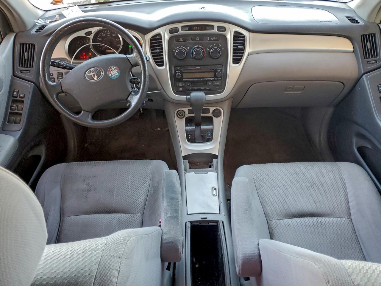 2004 TOYOTA HIGHLANDER BASE photo 8