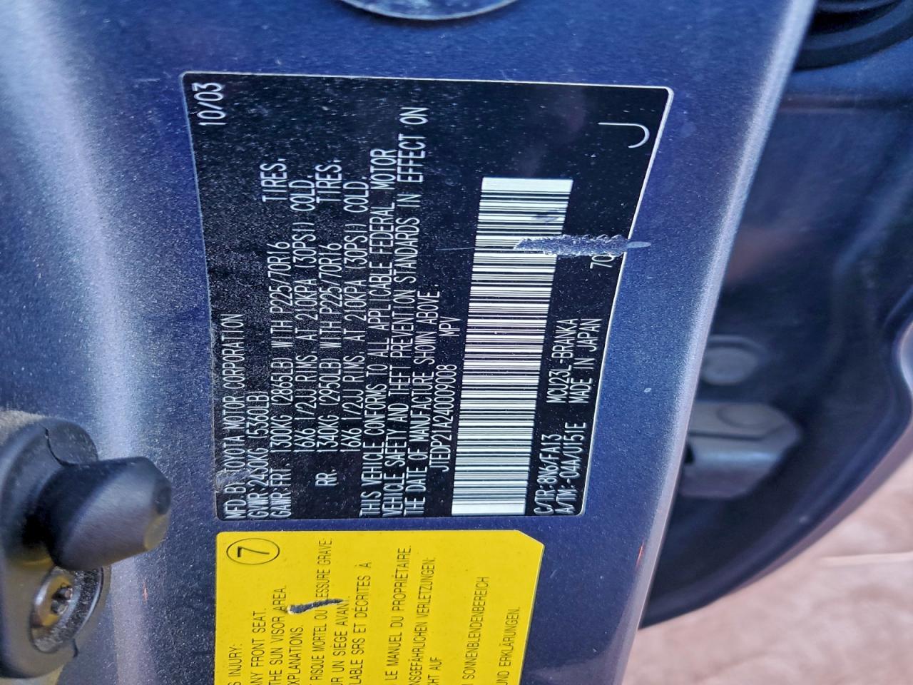 2004 TOYOTA HIGHLANDER BASE photo 13