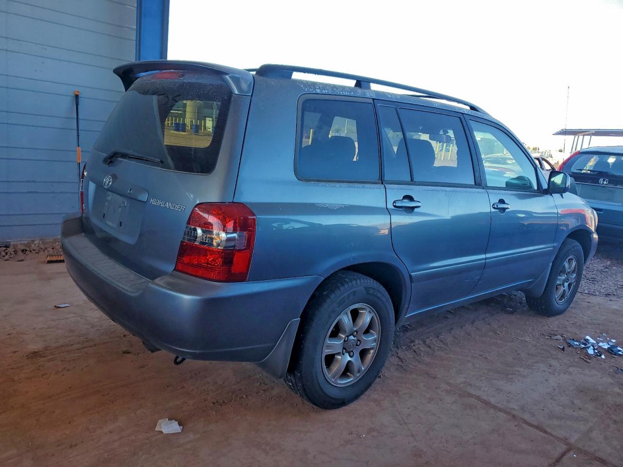 2004 TOYOTA HIGHLANDER BASE photo 3