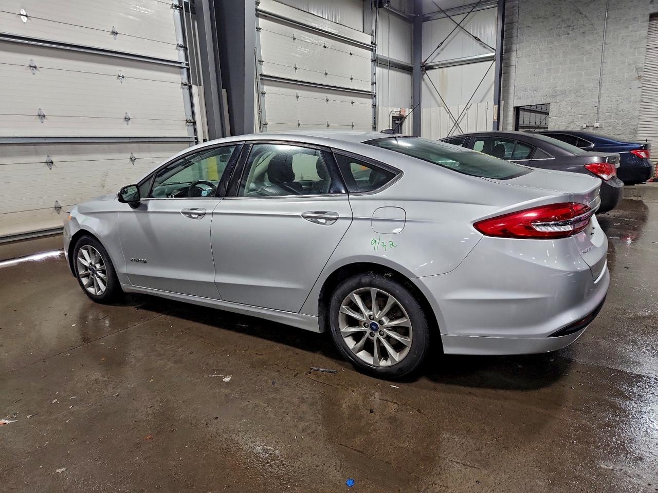 2017 FORD FUSION SE HYBRID photo 2