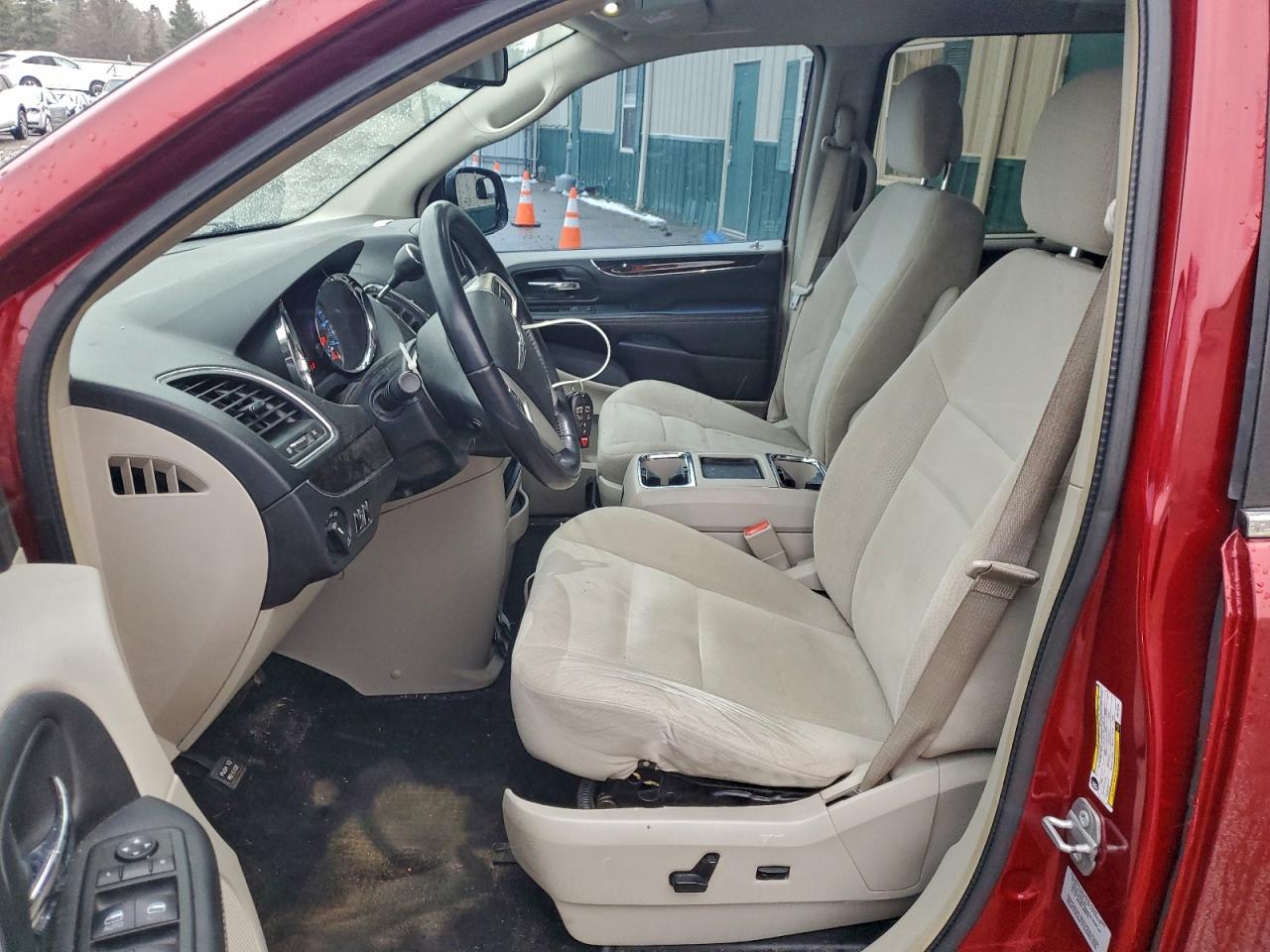 2015 CHRYSLER TOWN & COUNTRY TOURING photo 7