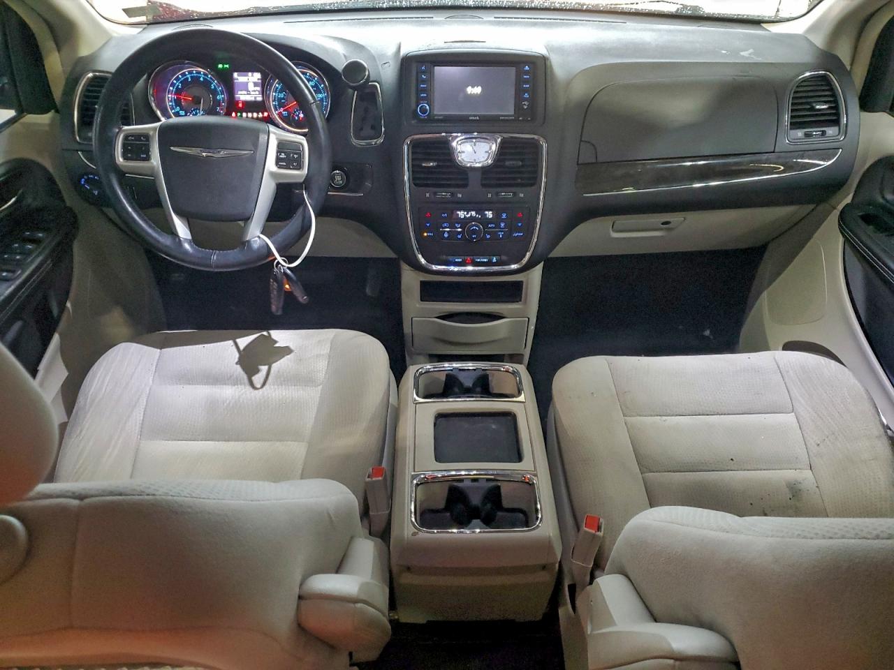 2015 CHRYSLER TOWN & COUNTRY TOURING photo 8