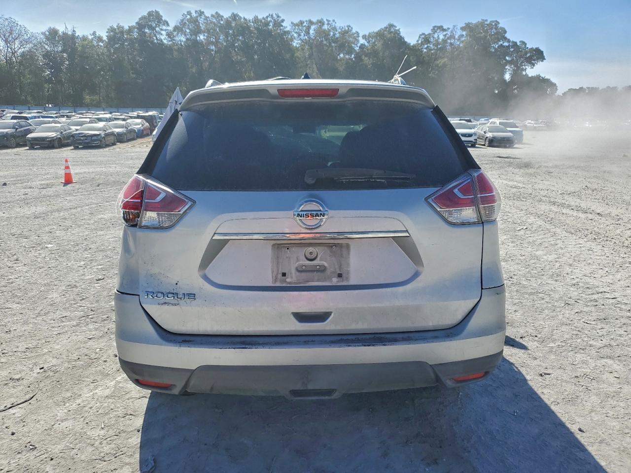 2016 NISSAN ROGUE S photo 11