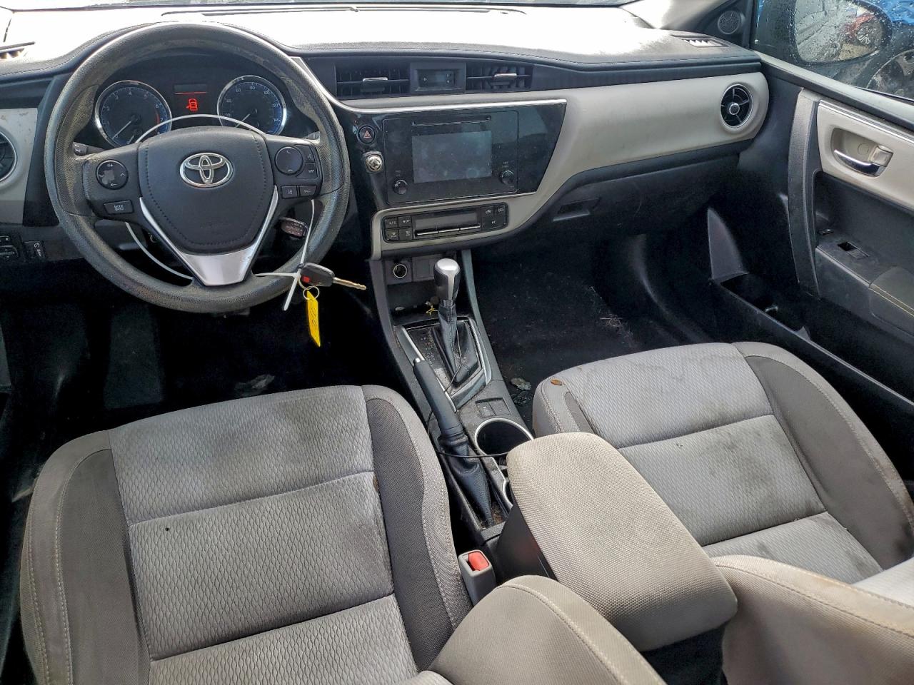 2018 TOYOTA COROLLA L photo 8