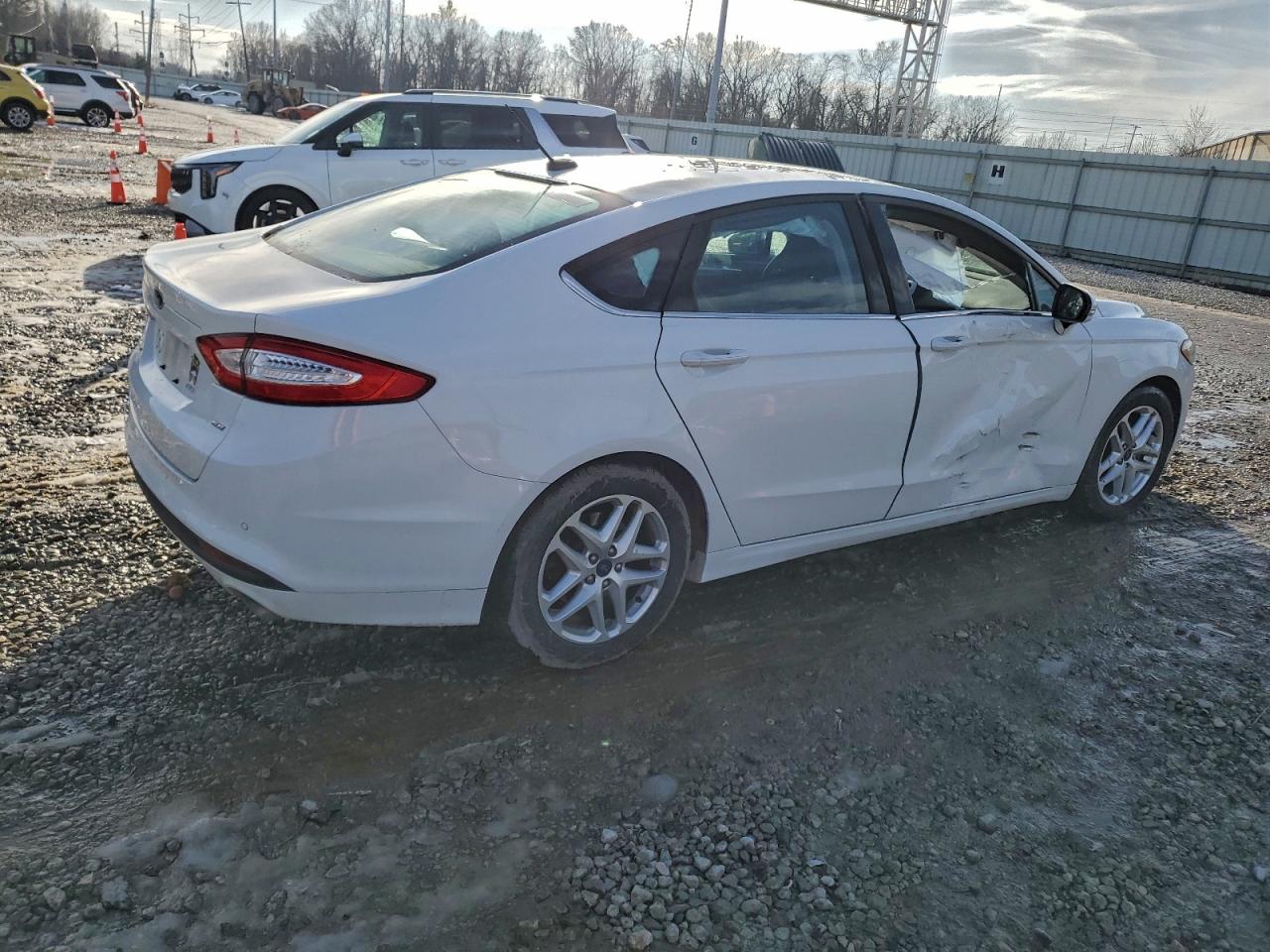 2016 FORD FUSION SE photo 3
