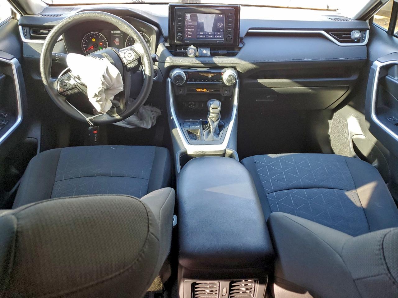 2022 TOYOTA RAV4 XLE photo 8