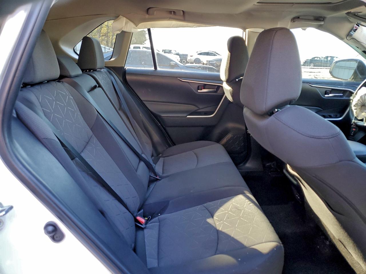 2022 TOYOTA RAV4 XLE photo 11