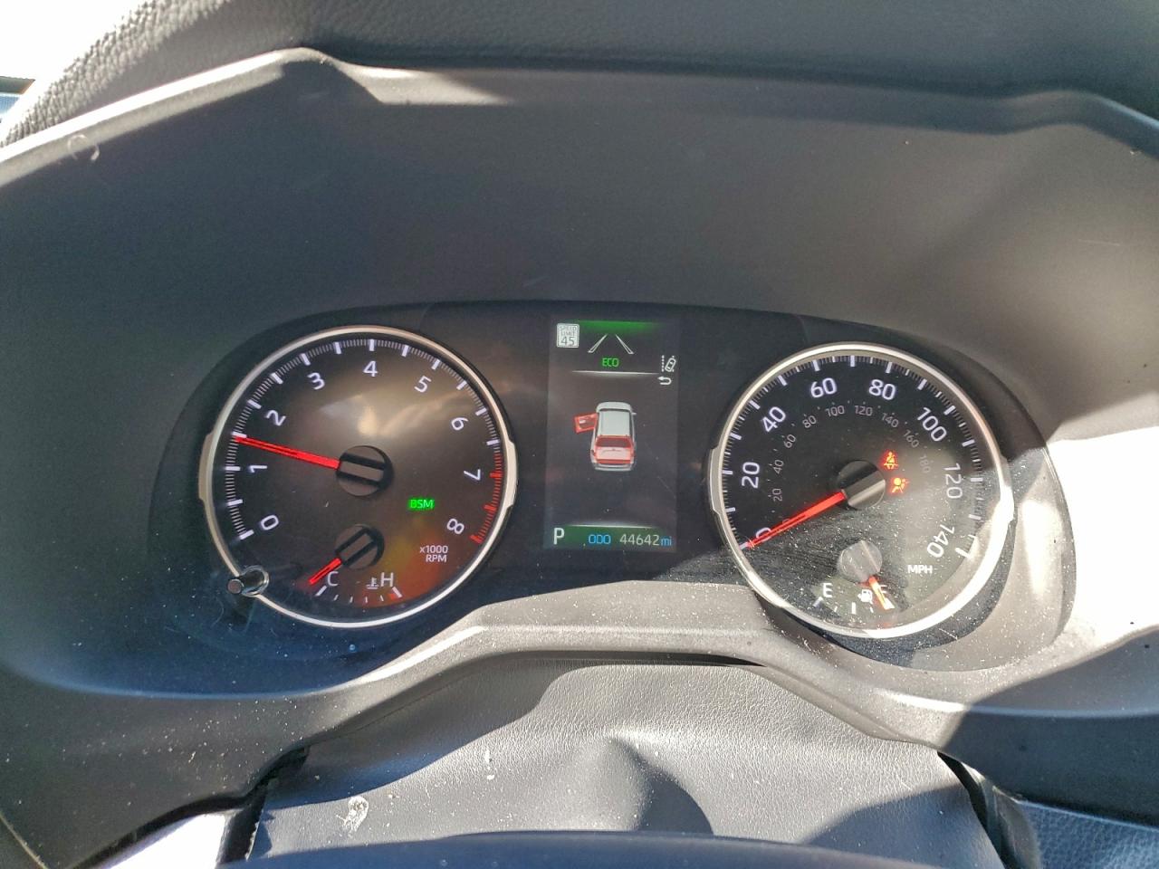 2022 TOYOTA RAV4 XLE photo 9