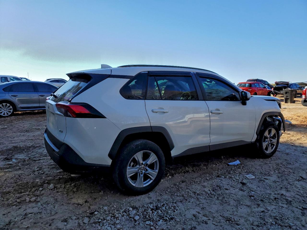 2022 TOYOTA RAV4 XLE photo 3