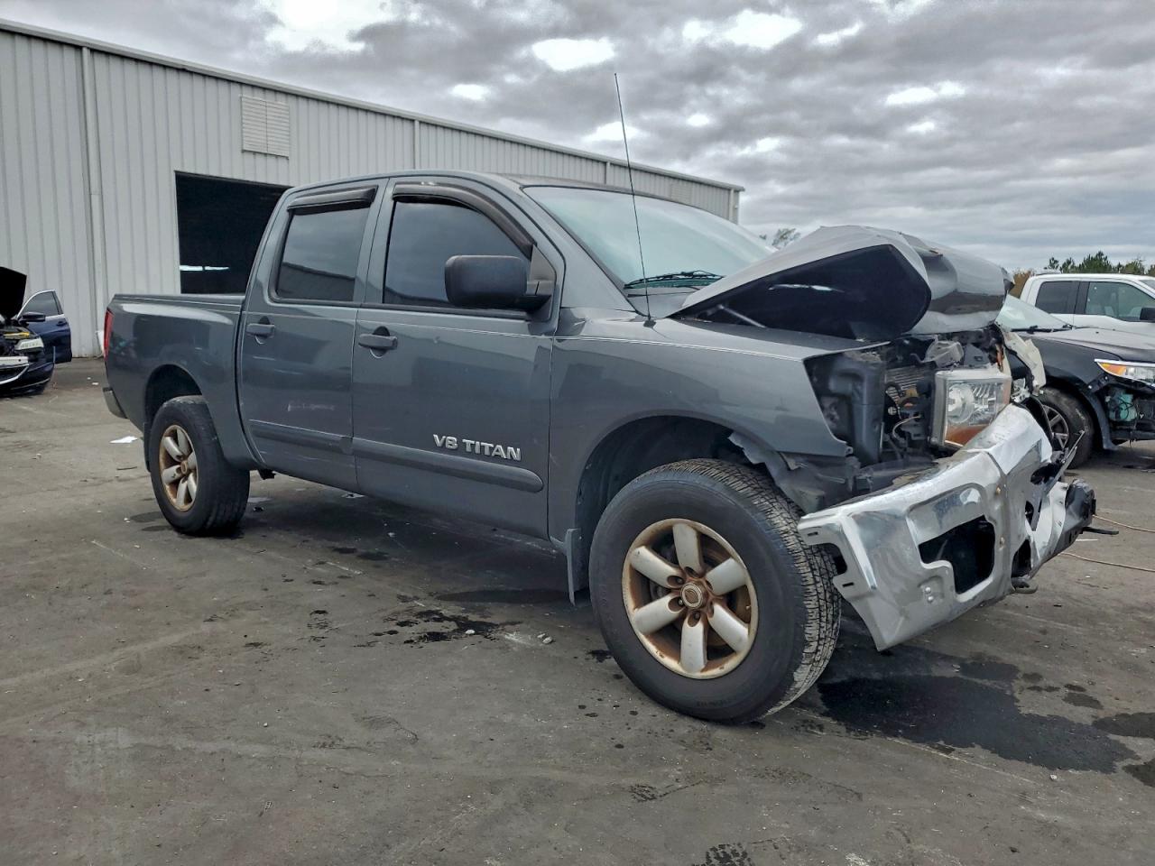2011 NISSAN TITAN SV photo 4