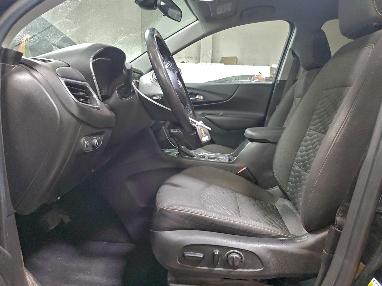 2020 CHEVROLET EQUINOX LT photo 13