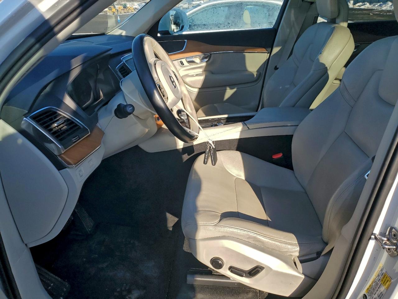 2021 VOLVO XC90 T6 MOMENTUM photo 7