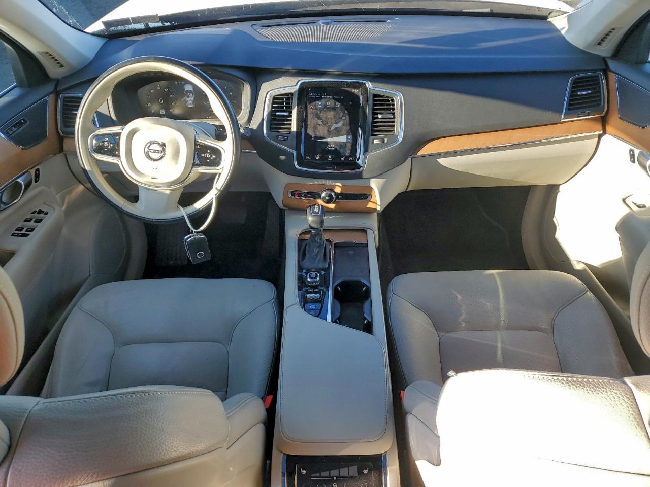 2021 VOLVO XC90 T6 MOMENTUM photo 8