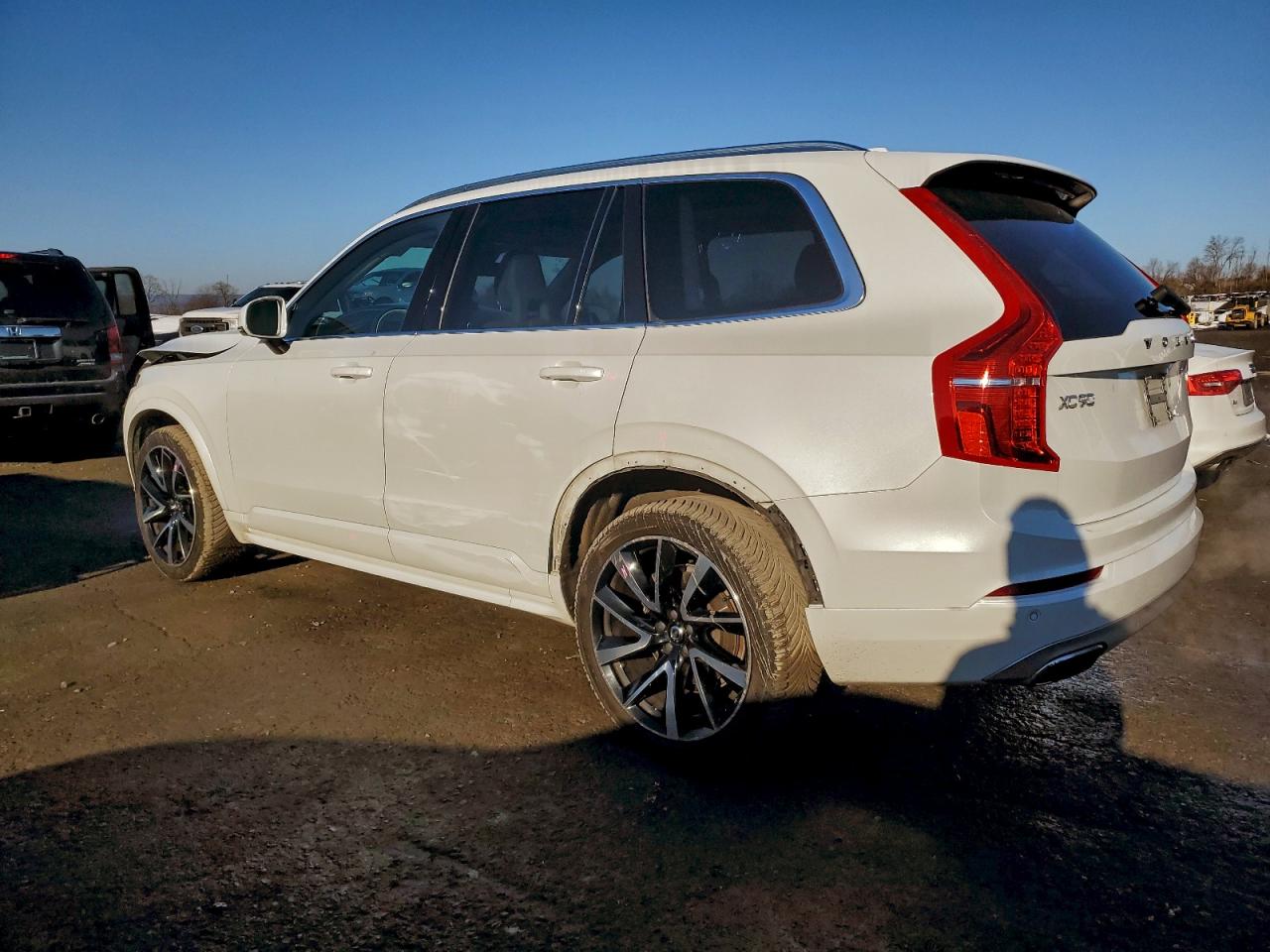 2021 VOLVO XC90 T6 MOMENTUM photo 2