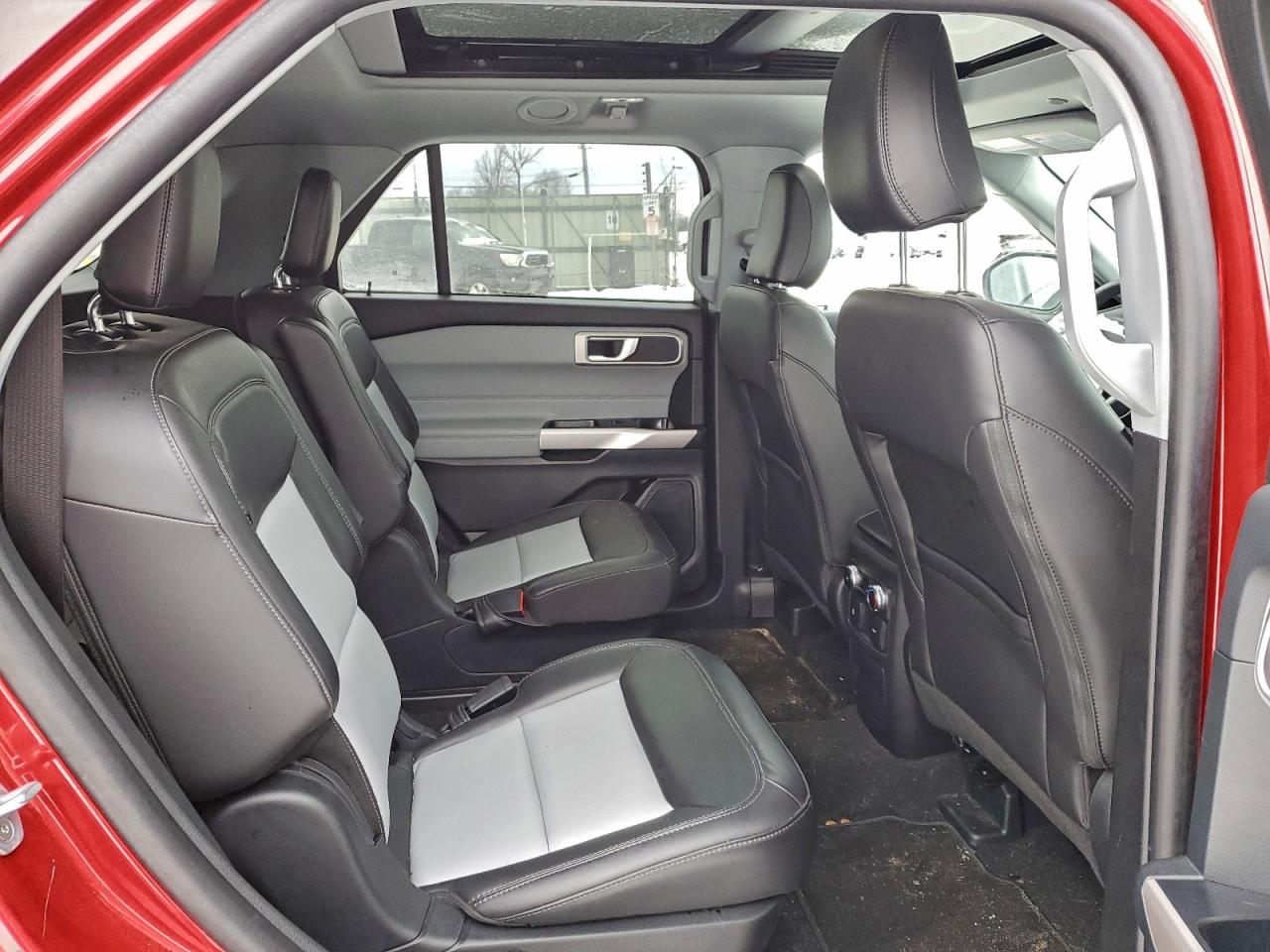 2024 FORD EXPLORER XLT photo 21