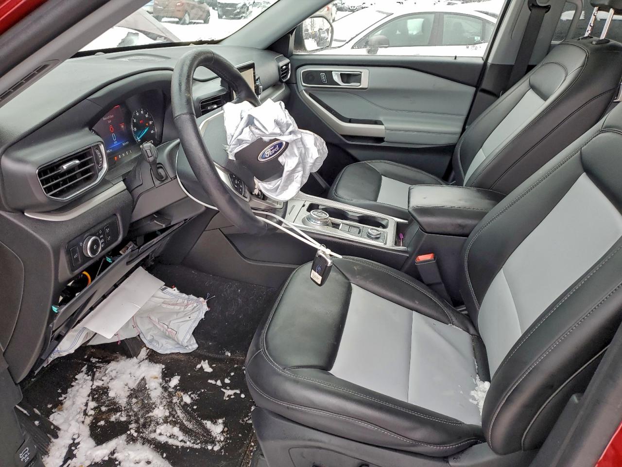 2024 FORD EXPLORER XLT photo 13