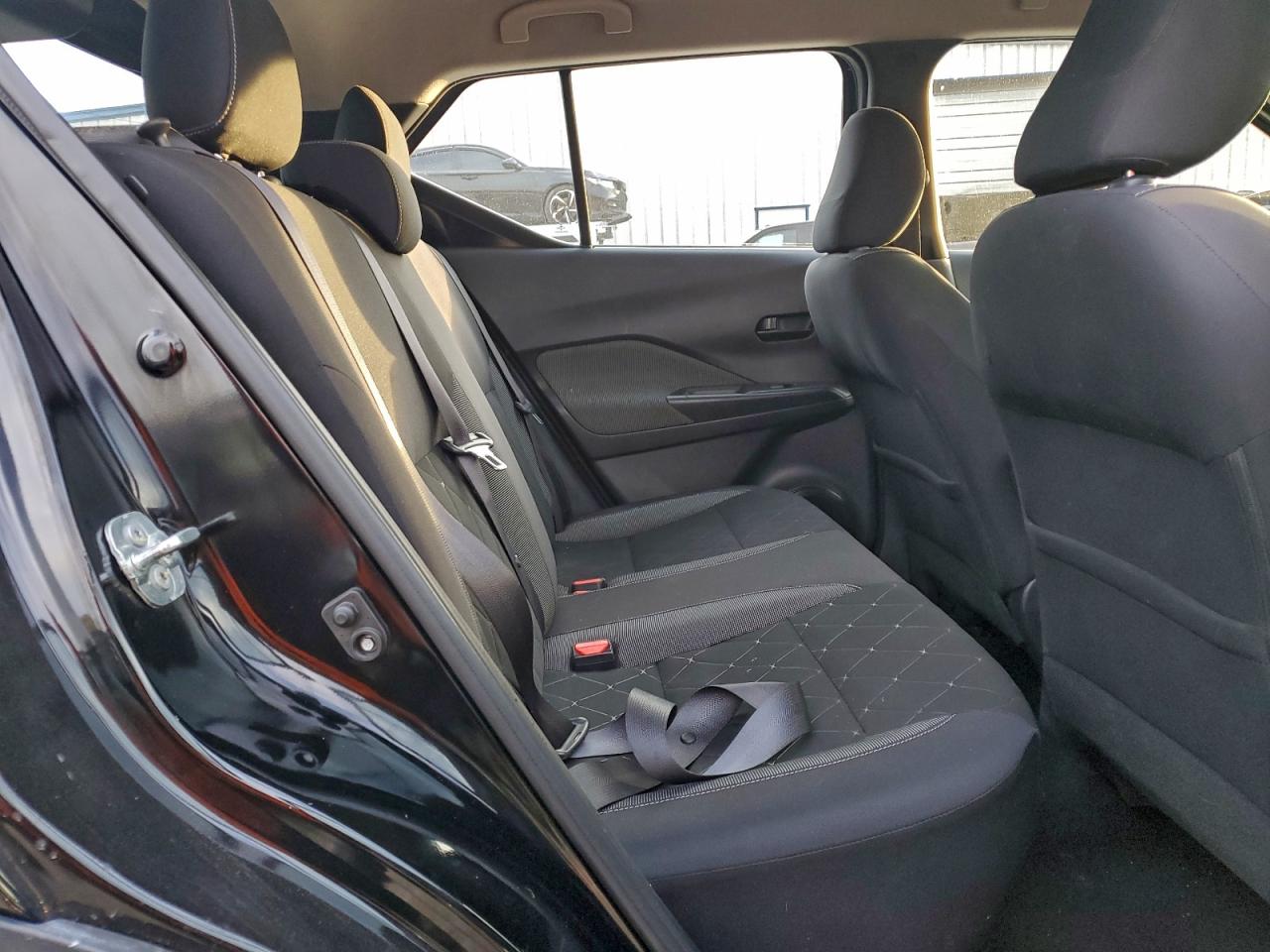 2019 NISSAN KICKS S photo 21