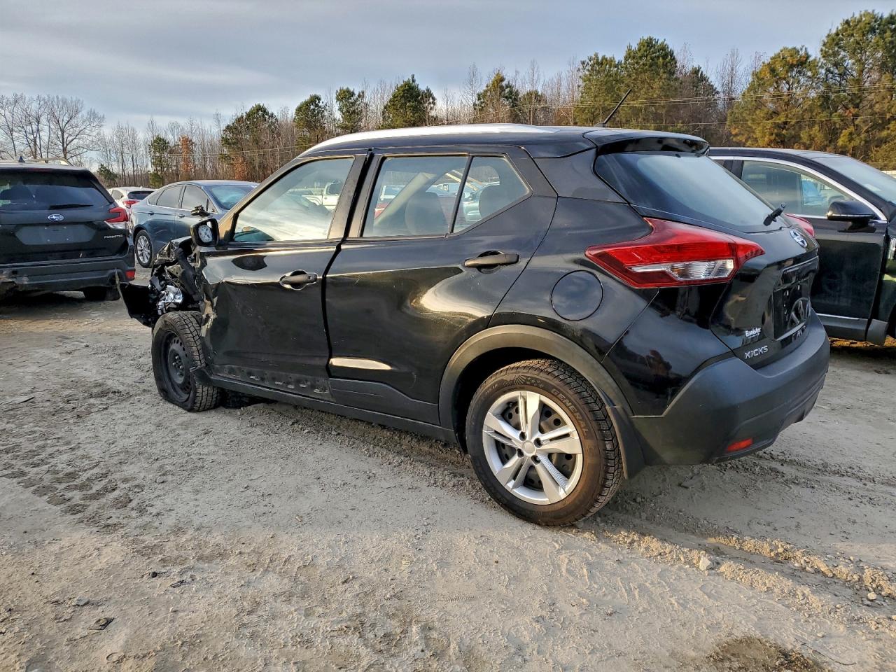 2019 NISSAN KICKS S photo 3