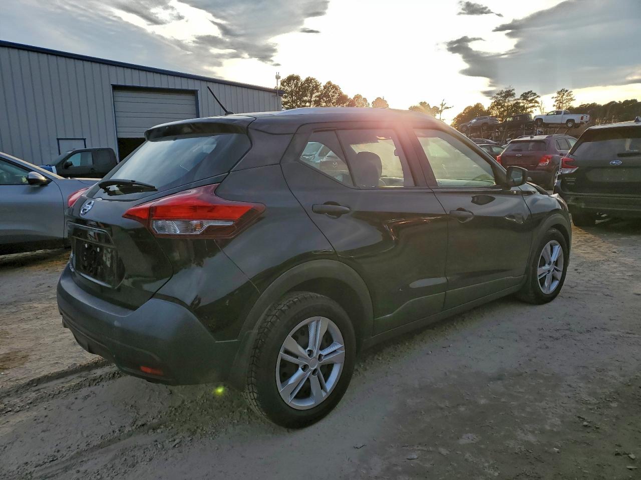 2019 NISSAN KICKS S photo 5