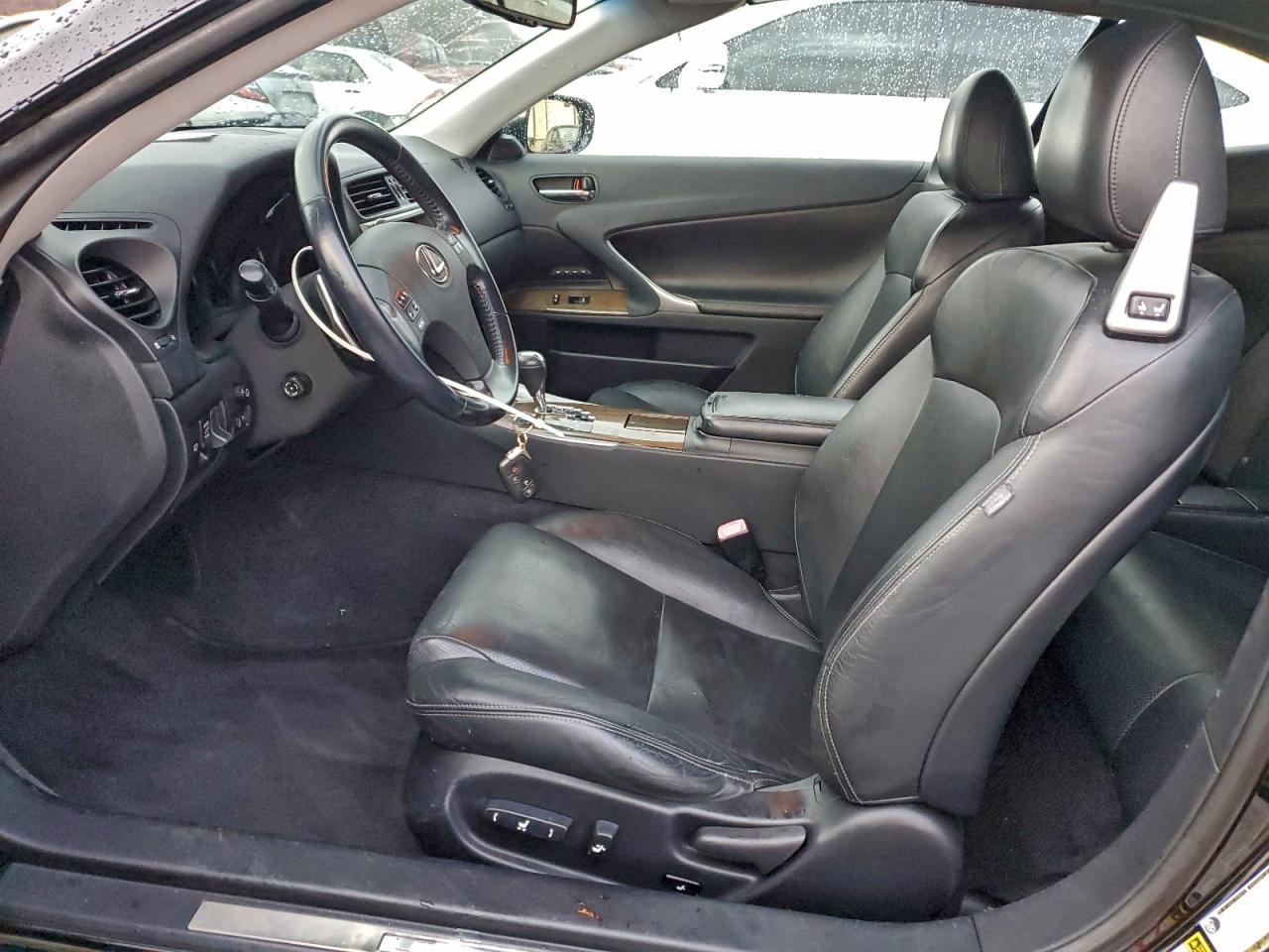 2010 LEXUS IS 250 photo 19