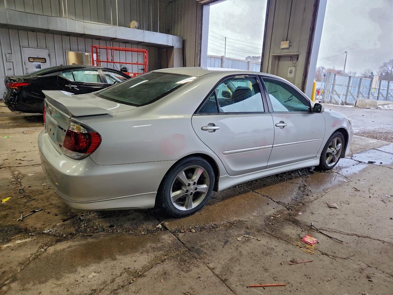 2006 TOYOTA CAMRY SE photo 3