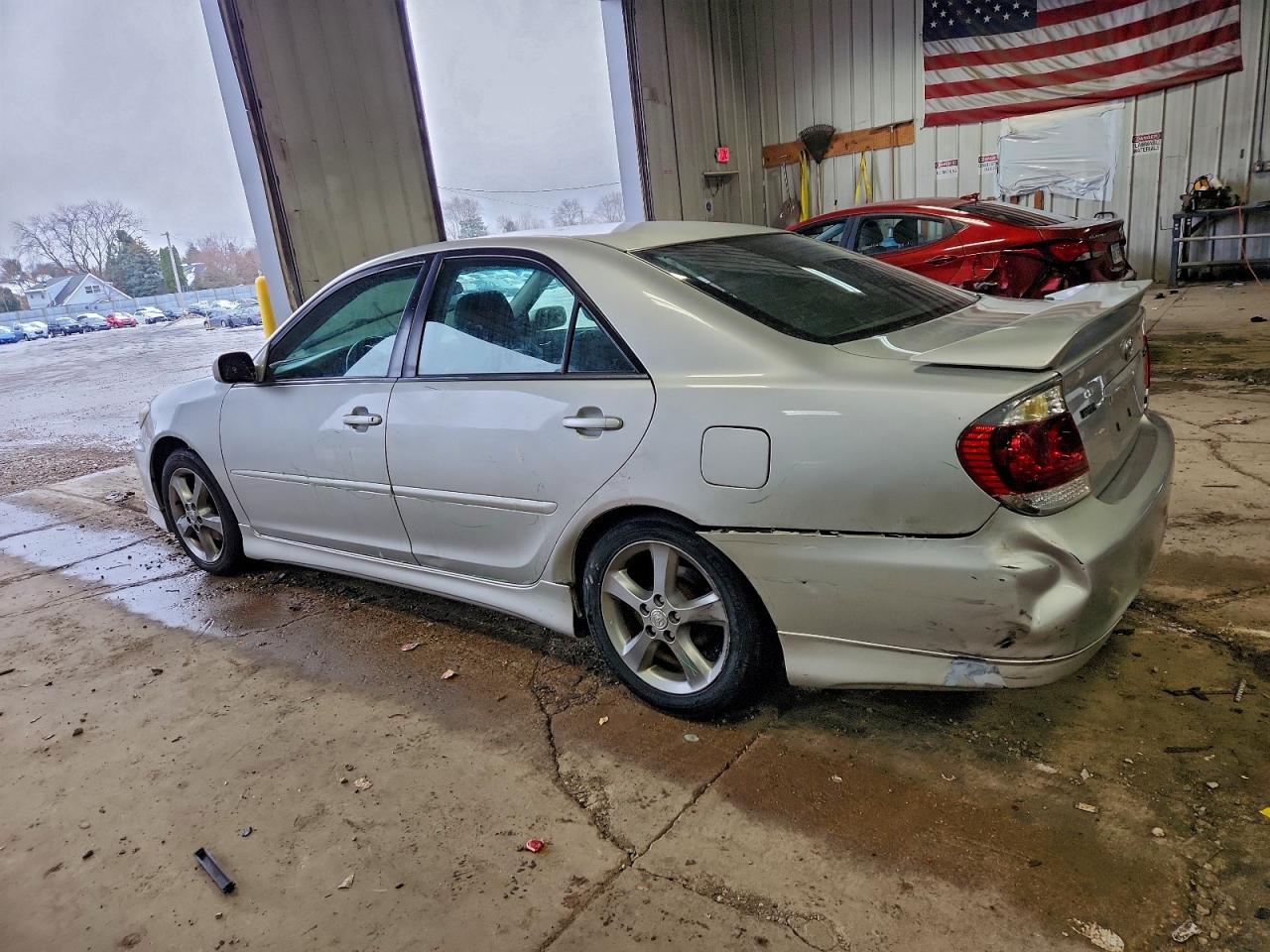 2006 TOYOTA CAMRY SE photo 2